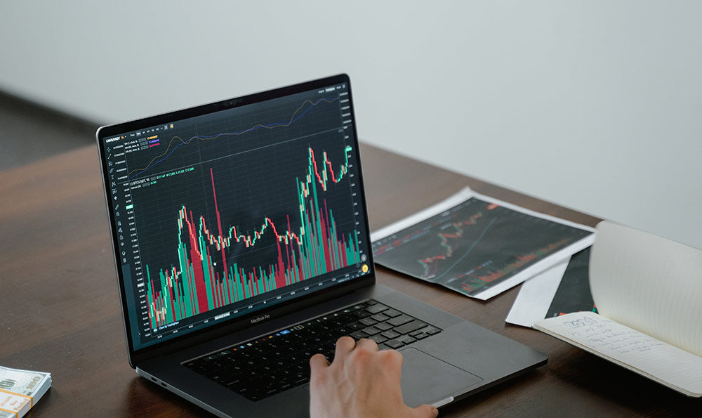 炒股杠杆 指数走弱 创业板指下挫跌逾1% 沪指跌12% 深成指跌135% 北证50指数跌超25%